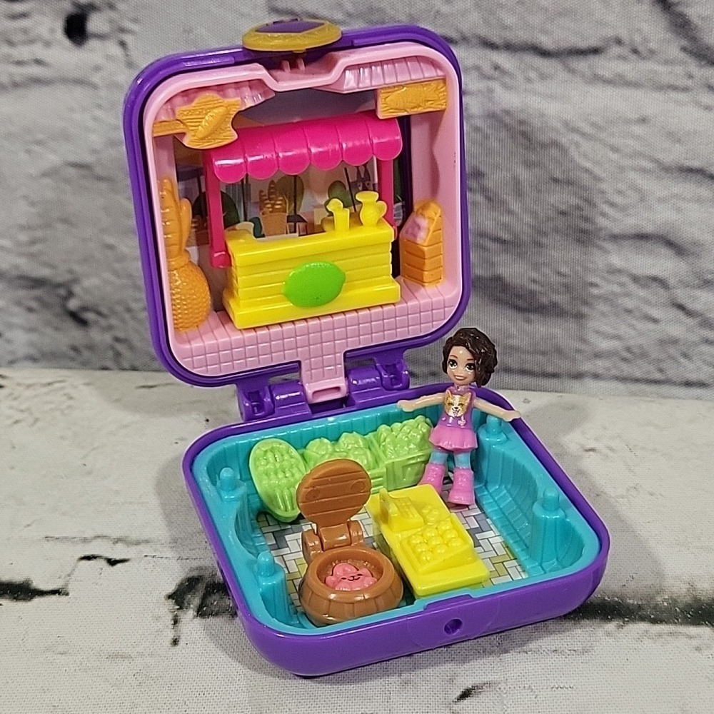 Polly Pocket Mini Compact Farmers Market Playset With Brunette Figure